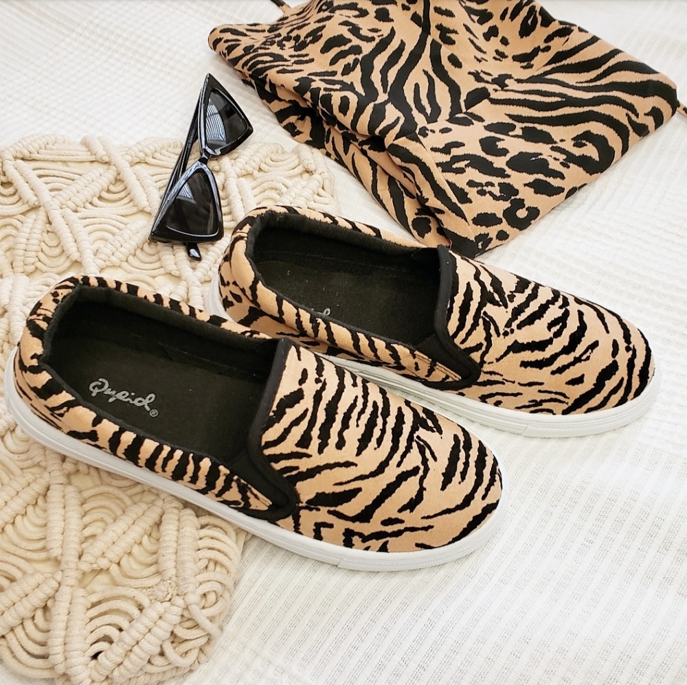 ποΈ//The Zorah// slip on tiger print sneaker - Picture 4 of 6